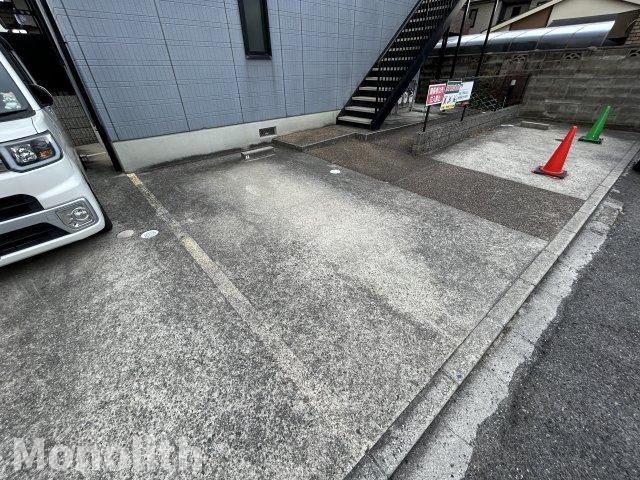 クレール高師浜の駐車場