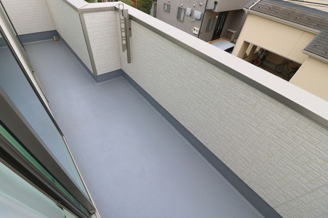 【バルコニー】 | 富士見市羽沢1丁目　新築一戸建住宅　全2棟　(ふじみ野店) | 南面バルコニーにつき陽当り良好！
暖かな陽光の下で洗濯物を干すことができます！