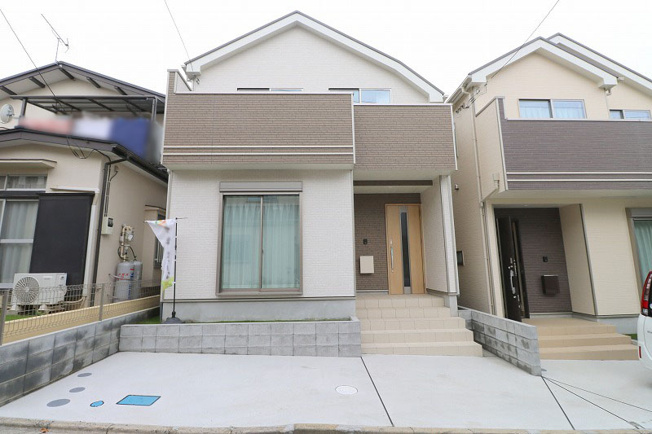 【外観】 | 富士見市羽沢1丁目　新築一戸建住宅　全2棟　(ふじみ野店) | 2026年4月撮影
堂々完成！A号棟には家具が入り実際の暮らしが想像しやすくなっております。
ぜひご見学ください！