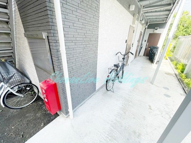 茅ヶ崎市本村２丁目のアパートのエントランス|毎日通るエントランス♪