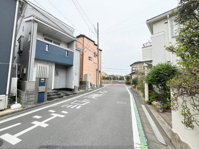 所沢市東狭山ヶ丘2丁目中古戸建の前面道路含む現地写真|前面道路含む現地写真です