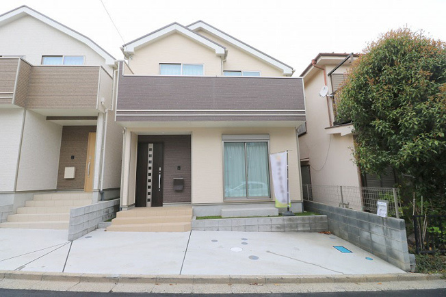 【外観】 | 富士見市羽沢1丁目　新築一戸建住宅　全2棟　(ふじみ野店) | ZEH水準の省エネ住宅！
南向きにつき陽当り良好です！