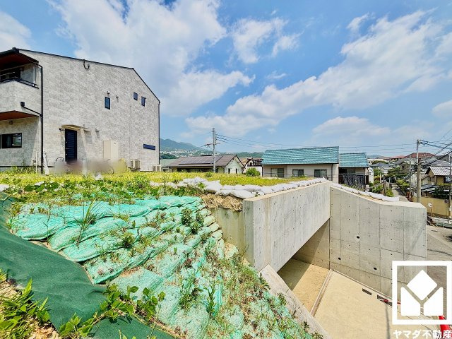 西宮市木津山町の周辺|「スギ薬局苦楽園店」まで徒歩5分、「コープ苦楽園」まで徒歩6分、「ローソン西宮樋之池町店」まで徒歩9分など、お買い物施設が徒歩圏内に複数あり便利な住環境です。