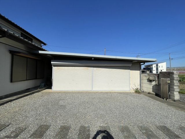 中古戸建・中古住宅　佐野市栃本町　栃本小学校・田沼東中学校の駐車場
