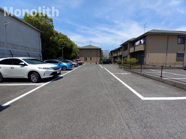リビエール綾園壱番館の駐車場