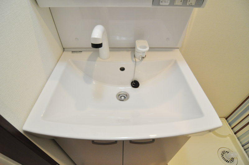 アルメゾン鳩山小用の独立洗面台|朝の支度にも助かる、独立の洗髪洗面化粧台