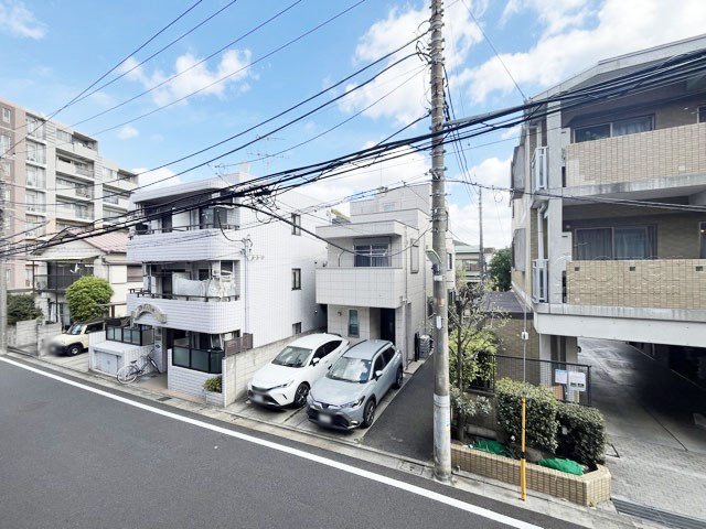 【展望】 | パレ・ソレイユ世田谷二丁目 | 眼前に広がる空の雄大さと、このお部屋の自慢の一つである「眺望」をご覧ください。毎日、この景色を独り占めできる新生活に夢が広がります。～即日のご見学可能～　お問合せはお気軽にどうぞ。
