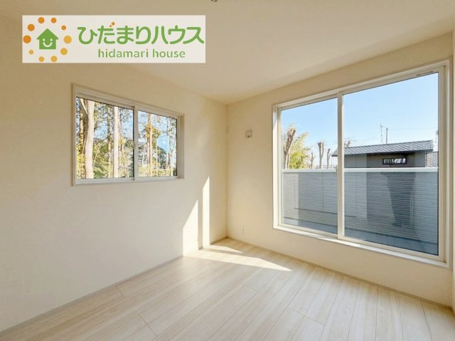 【洋室】 | かすみがうら市下稲吉2期　新築戸建　4号棟 | お掃除しやすく、清潔感を保てるのでダニも発生しにくいフローリング♪