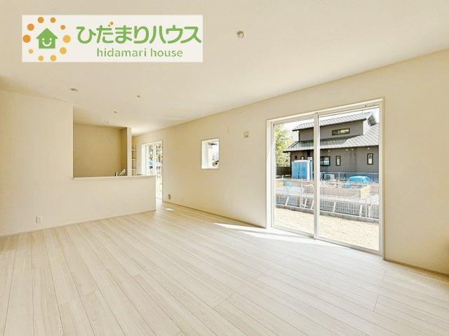 【居間・リビング】 | かすみがうら市下稲吉2期　新築戸建　4号棟 | 早くお仕事終わらせて、家に帰りたくなるようなリビングです(^^♪