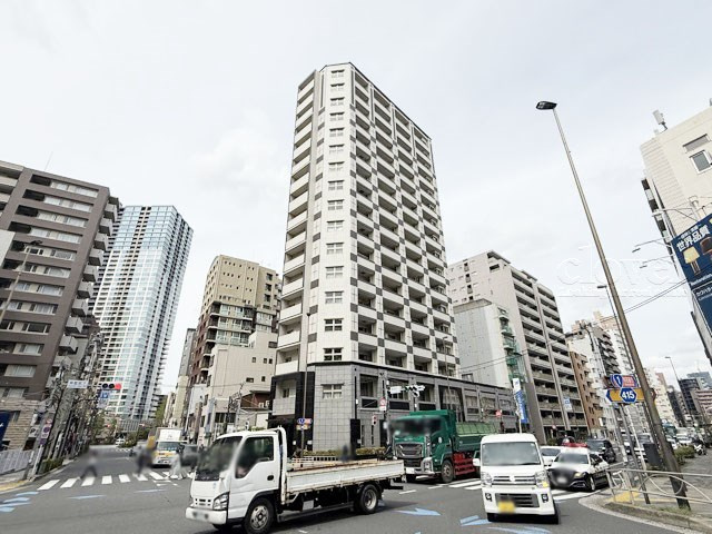 【外観】 | グラーサ白金高輪 | 青空によく映える建物です。手入れの行き届いた外壁やマンション正面エントランスなど、綺麗な姿をぜひ一度、現地にてご覧ください。～即日のご見学可能～　お問合せはお気軽にどうぞ。
