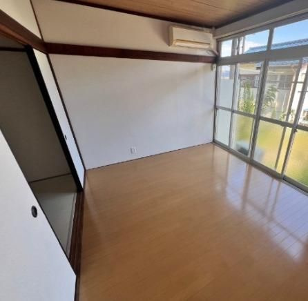 八王子市長房町のアパートの居間・リビング