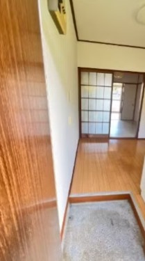 メゾングリーンヒルの玄関