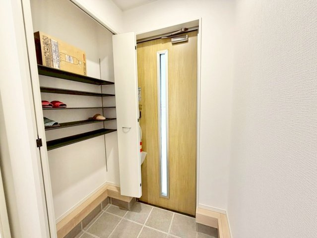 【玄関】 | アーネストワン　大牟田市唐船第2