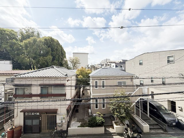 【展望】 | グランドヴィラ西大井 | 眼前に広がる空の雄大さと、このお部屋の自慢の一つである「眺望」をご覧ください。毎日、この景色を独り占めできる新生活に夢が広がります。～即日のご見学可能～　お問合せはお気軽にどうぞ。
