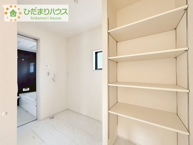 【収納】 | かすみがうら市下稲吉2期　新築戸建　7号棟 | 洗面所のリネン庫はタオルや肌着類などの収納に便利です！！