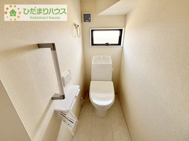 【トイレ】 | かすみがうら市下稲吉2期　新築戸建　7号棟 | 1・2階にトイレあり。階段を降りなくてもいいので、高齢者の方も優しい☆彡