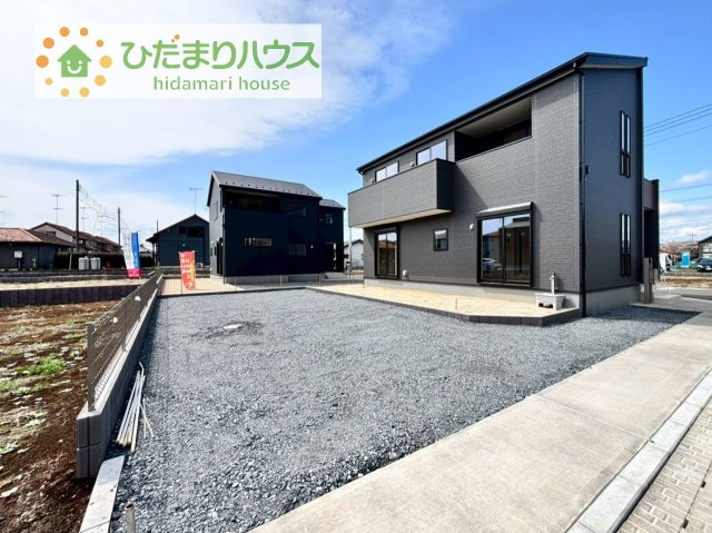 【駐車場】 | かすみがうら市下稲吉2期　新築戸建　7号棟 | ゆったりとしたカースペースで、ファミリーカーや軽自動車もラクラク駐車出来ますね♪