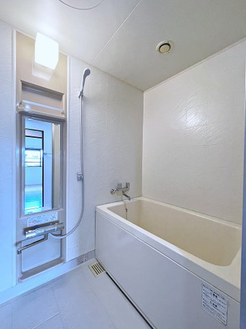 中古マンション　ヴェルビュ鶴見坦　薫小学校・第一中学校の浴室|一日の疲れを癒してくれるお風呂時間をお楽しみください！