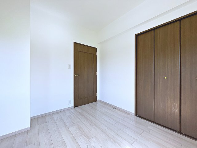 中古マンション　ヴェルビュ鶴見坦　薫小学校・第一中学校の洋室|シンプルなので様々なテイストのインテリアも合いそうですね！