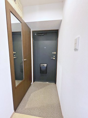 中古マンション　ヴェルビュ鶴見坦　薫小学校・第一中学校の玄関
