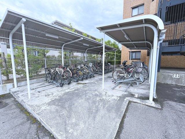 中古マンション　ヴェルビュ鶴見坦　薫小学校・第一中学校の駐輪場