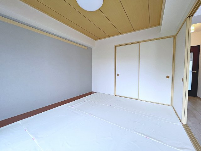 中古マンション　ヴェルビュ鶴見坦　薫小学校・第一中学校の和室|約6帖の和室は畳のぬくもりが癒しの空間！