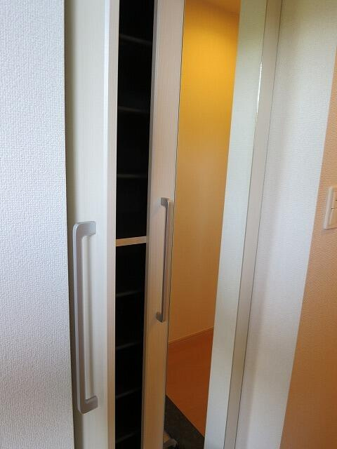 川崎市麻生区王禅寺西７丁目の賃貸マンションの玄関