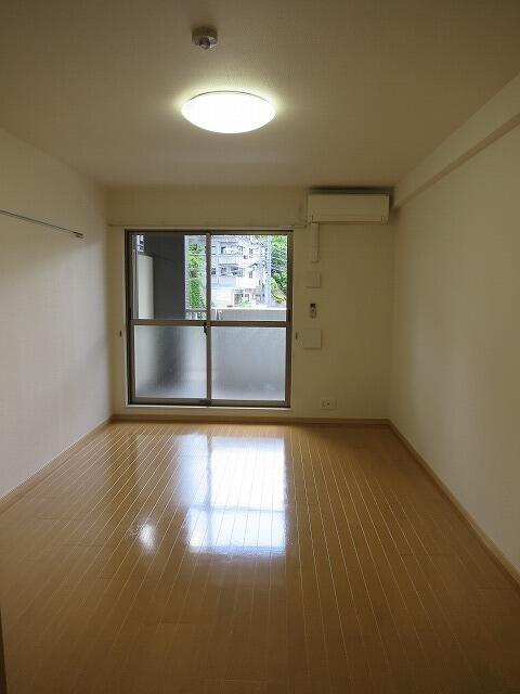 川崎市麻生区王禅寺西７丁目の賃貸マンションの居間・リビング