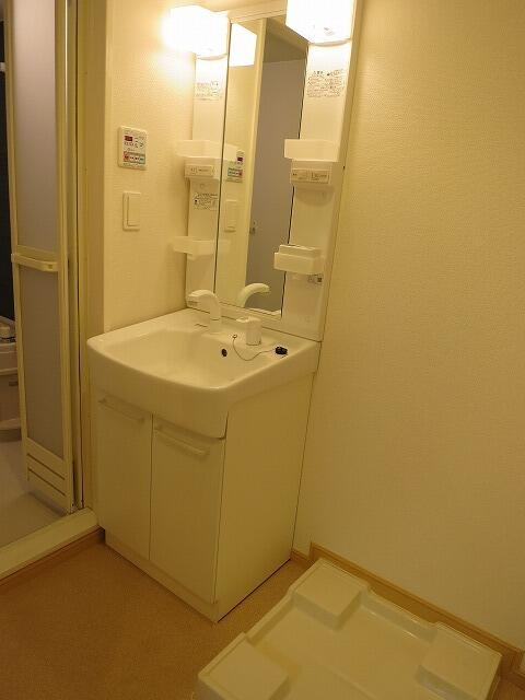 川崎市麻生区王禅寺西７丁目の賃貸マンションの洗面所