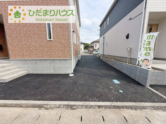 【駐車場】 | 取手市宮和田第9　新築戸建　1号棟 | ゆったりとしたカースペースで、ファミリーカーや軽自動車もラクラク駐車出来ますね♪