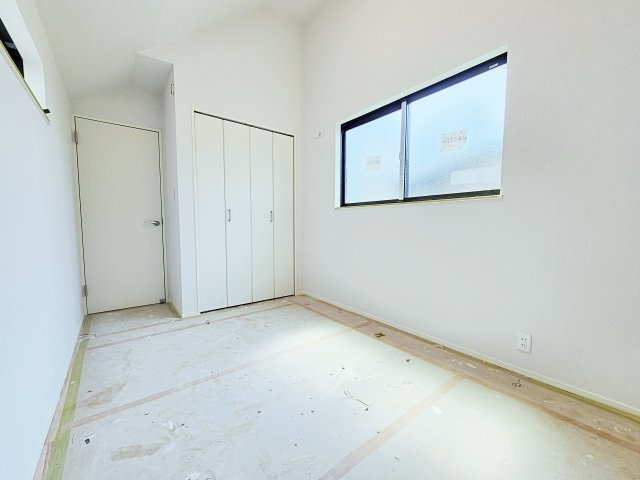 板橋区小豆沢4丁目 全2棟 1号棟の洋室|【2階5.0帖洋室】
お子様部屋の他、書斎や趣味のお部屋など多目的にお使いいただける一室