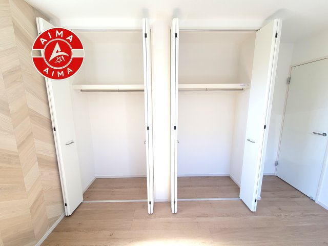 福岡市早良区次郎丸4丁目第1-3棟(3号棟)の収納|洋服や大きな荷物が多い方や人数の多いご家族などは、一般的なクローゼットよりもウォークインクローゼットのほうが使い勝手が良いです。