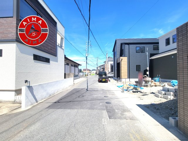 福岡市早良区次郎丸4丁目第1-3棟(3号棟)の外観|前面道路含む現地の写真です。