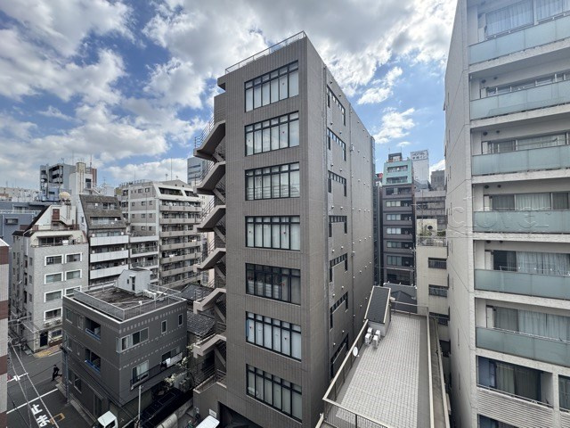 【展望】 | パレトーホー浅草 | 眼前に広がる空の雄大さと、このお部屋の自慢の一つである「眺望」をご覧ください。毎日、この景色を独り占めできる新生活に夢が広がります。～即日のご見学可能～　お問合せはお気軽にどうぞ。