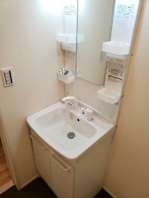 ONE PEACEの洗面所|シャワー付き洗面台♪