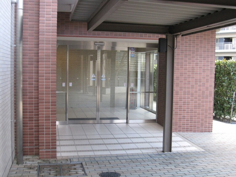 エルグレース彩都箕面 B棟のエントランス