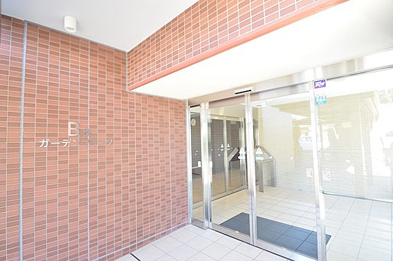 エルグレース彩都箕面 B棟のエントランス