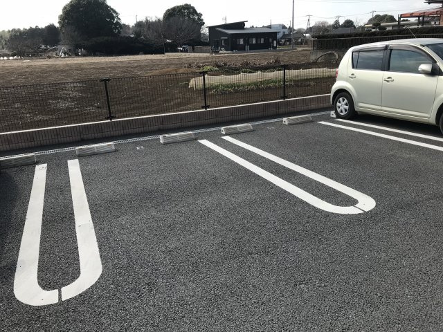 グランデレジデンス・トレの駐車場