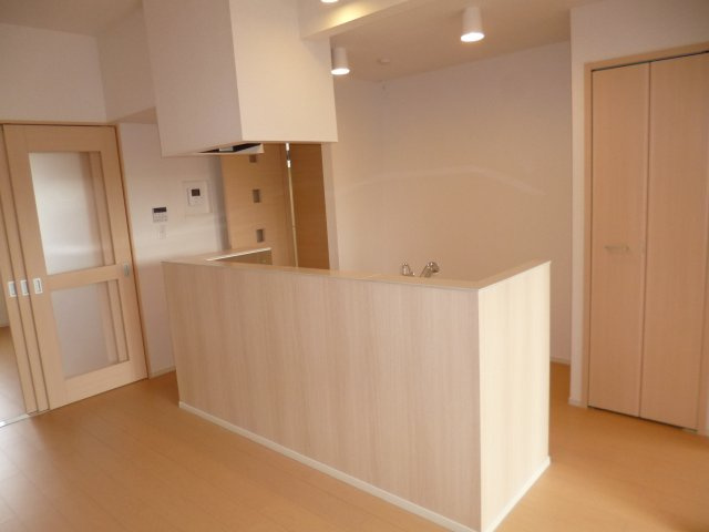 グランデレジデンス・トレの内装|カウンターキッチン（アイランド風）