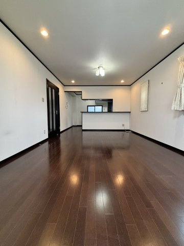 ●鈴鹿市安塚町 中古戸建ての居間・リビング