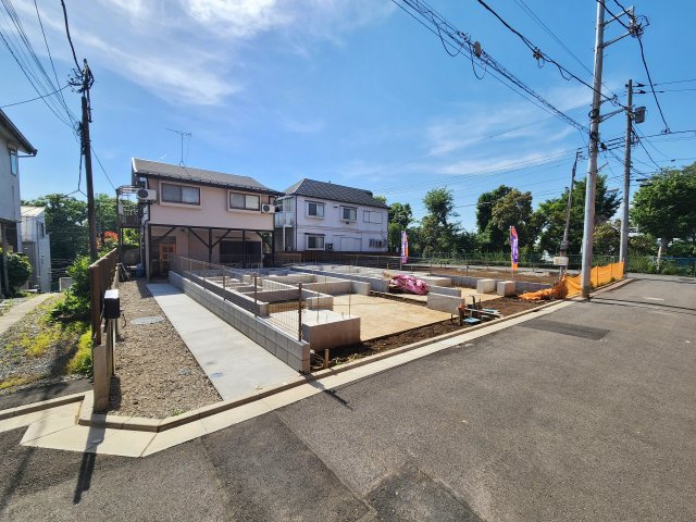 板橋区小豆沢4丁目 全2棟 2号棟の前面道路含む現地写真|【駅徒歩9分♪♪　高台位置しております】
南側は隣地通路で開放的です
陽当り良好・周辺環境も充実しております