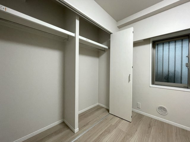 カッコイイ照明で飾るイケてる内装は、気持ちも昂る！思わず人を呼びたくもなっちゃう、これぞ、ＴＨＥモテ部屋な、『ナイスヒルズコート三ッ沢片倉』リノベーションの収納|収納があります