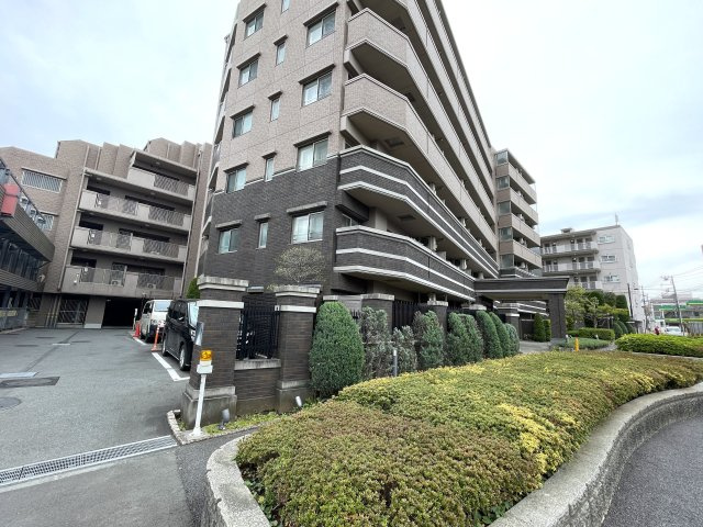 カッコイイ照明で飾るイケてる内装は、気持ちも昂る！思わず人を呼びたくもなっちゃう、これぞ、ＴＨＥモテ部屋な、『ナイスヒルズコート三ッ沢片倉』リノベーションの外観|外観もきれいです