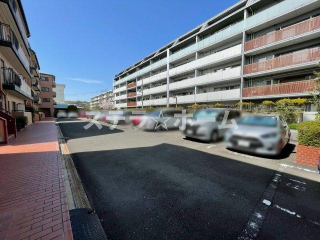 北千里セントポリアの駐輪場|駐車場です