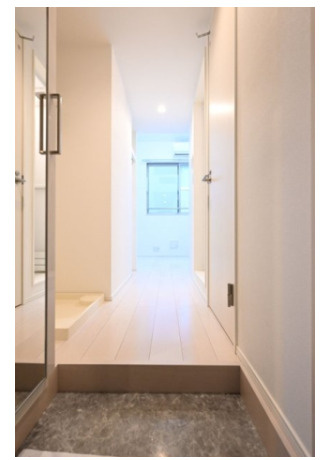 ハーモニーテラス中野の玄関|収納もある玄関です