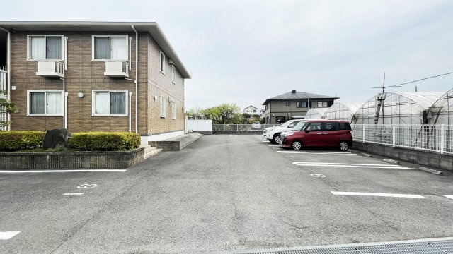 ボヌールK2の駐車場