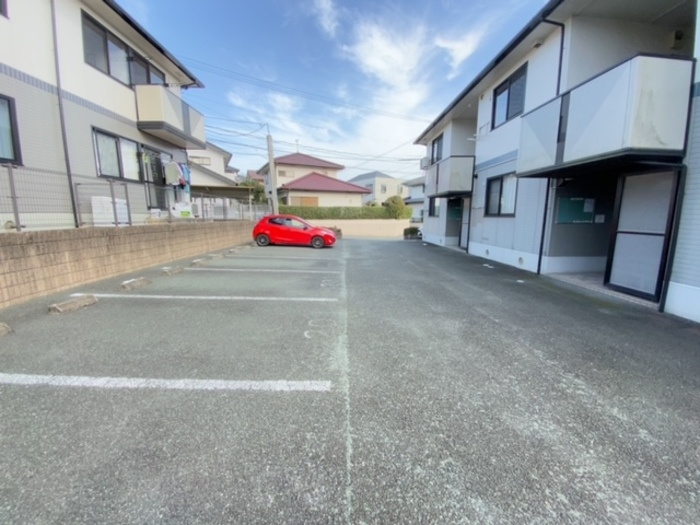 ラヴェルム　A棟の駐車場