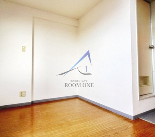 オーク・ビルの居間・リビング|洋室のお部屋です。