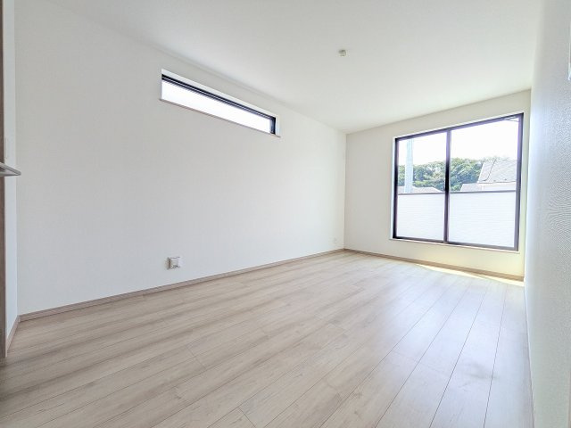 八王子市　弐分方町　新築一戸建て　１１期の寝室|～2階7.5帖の主寝室　ベッドなど大型科gのレイアウトもしやすい広さです～