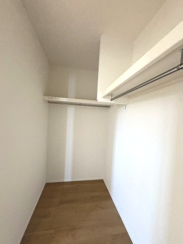 【収納】 | 大野城市南ケ丘5丁目6期　1号棟（全2棟）【仲介手数料無料・0円】 | 現地写真。ウォークインクローゼットです。